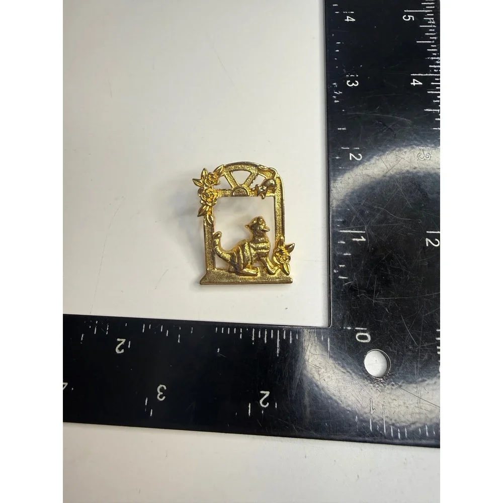 Gold Tone Cat in Window Rose Frame Lapel Pin Whimsical Animal Jewelry
